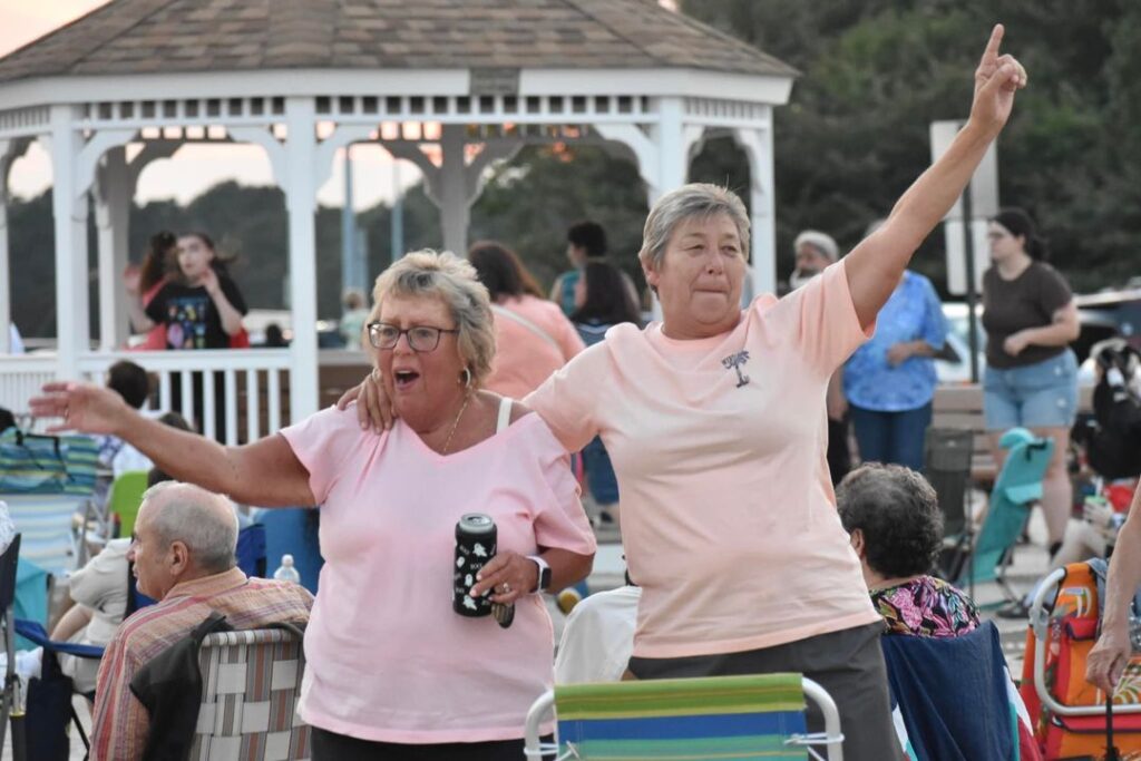 toms-river-residents-enjoy-summer-concert-series-at-shelter-cove-beach