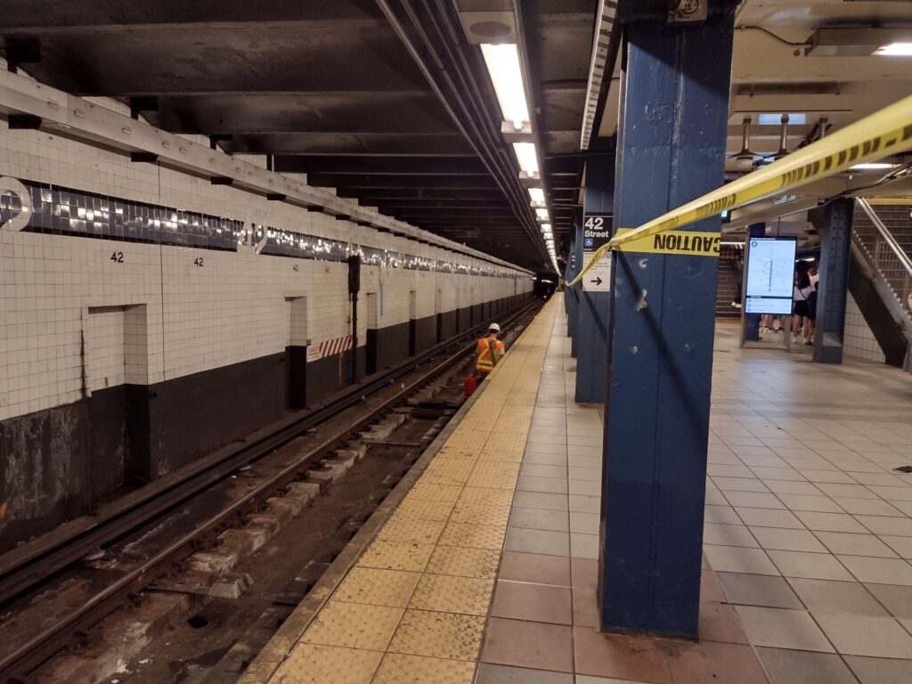 nypd-seeks-public’s-help-in-identifying-suspect-in-broadway-lafayette-subway-station-assault