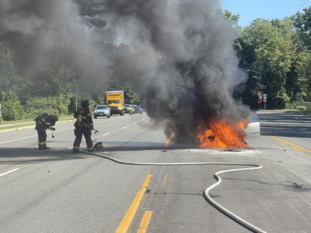 cherry-hill-fire-department-extinguishes-vehicle-fire-on-kings-highway