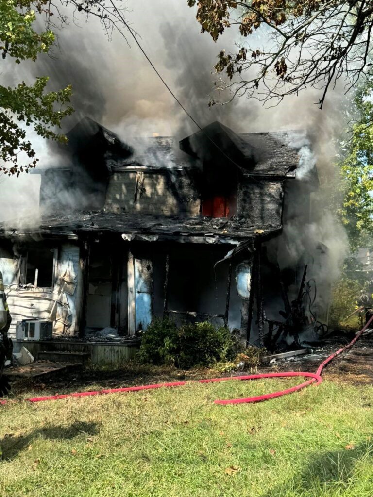 fire-destroys-home-in-edgewood